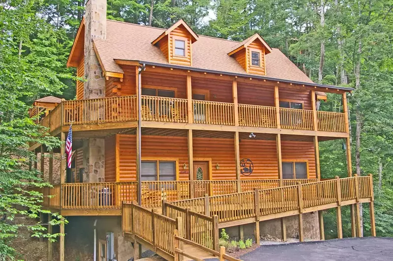Bear Right Inn Large Gatlinburg Cabin at Eagles Ridge