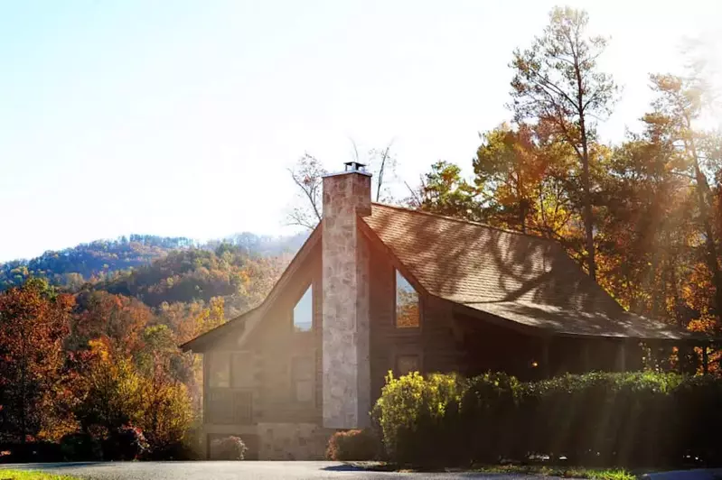 outside of a 6 bedroom cabin in pigeon forge