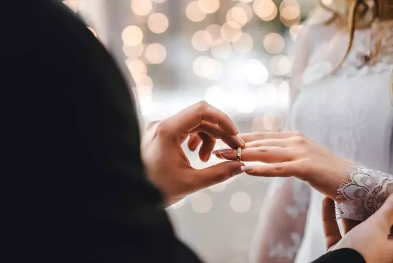 bride and groom wedding rings