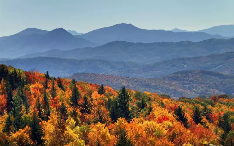Breathtaking photo of the Smoky Mountains in the fall.