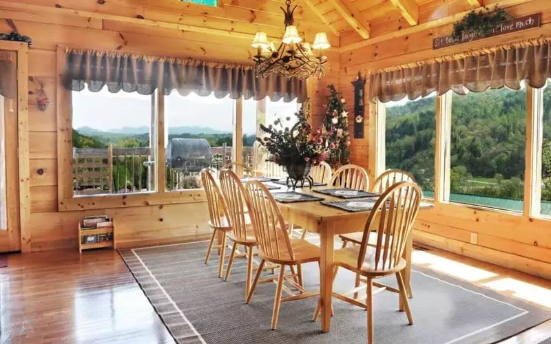 dining room at pigeon forge cabin