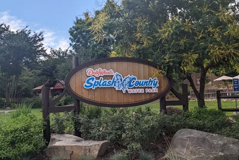 Dollywood's Splash Country sign