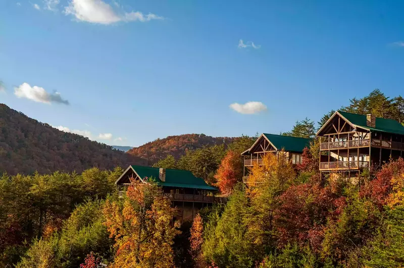 cabins in pigeon forge during the fall