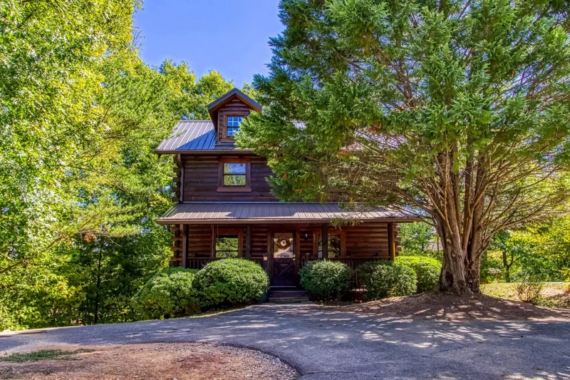 smoky mountain escape is one of the best places to stay in Pigeon Forge TN