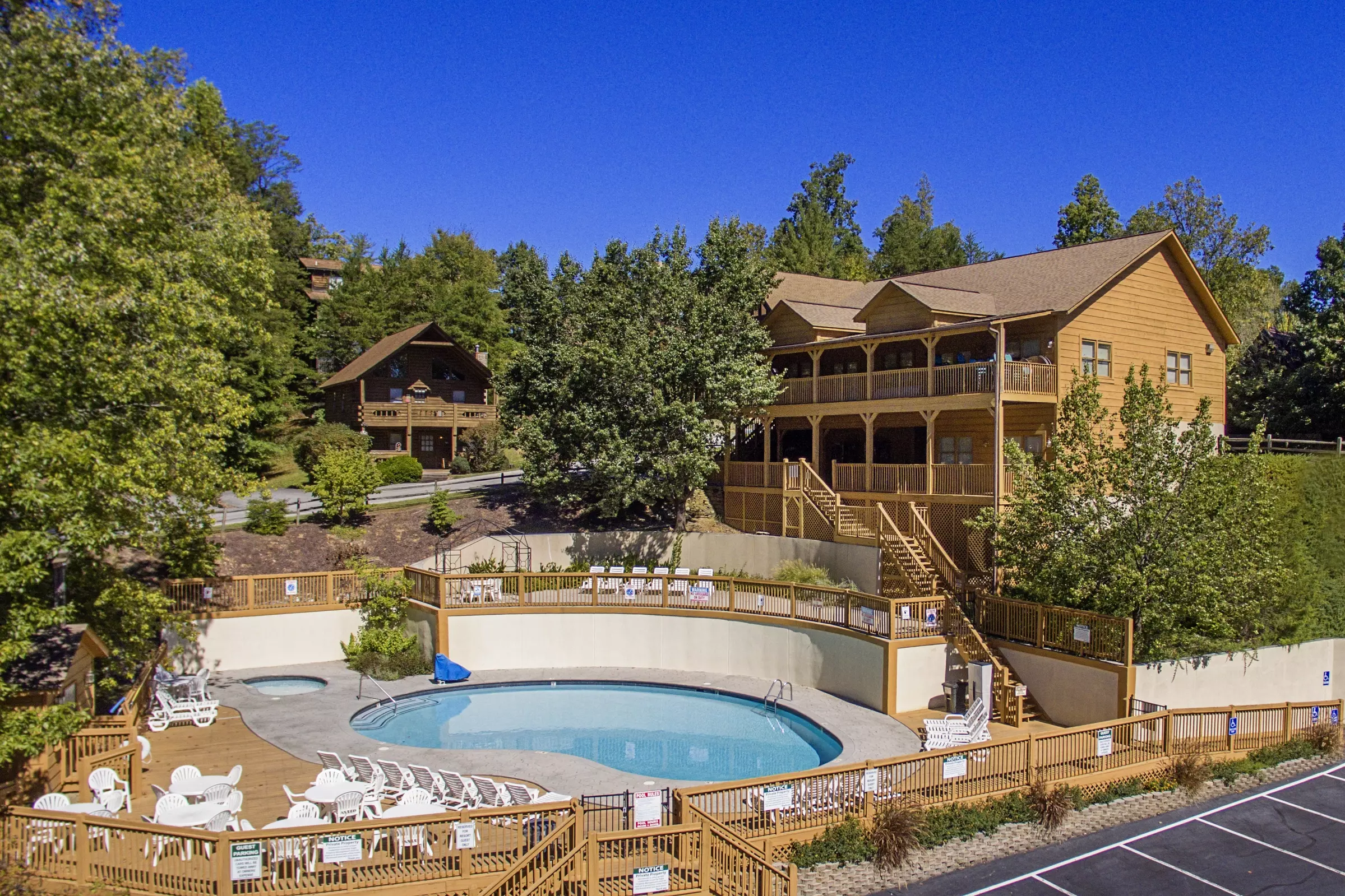 outdoor pool at eagles ridge resort