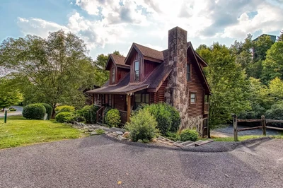 ganmas getaway is one of our pet friendly Pigeon Forge cabins